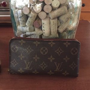 Louis Vuitton Zippy Wallet
